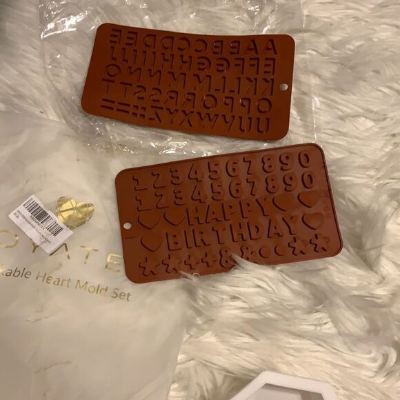 Silicone breakable heart mold set includes cookie sheet - Picture 3 of 7